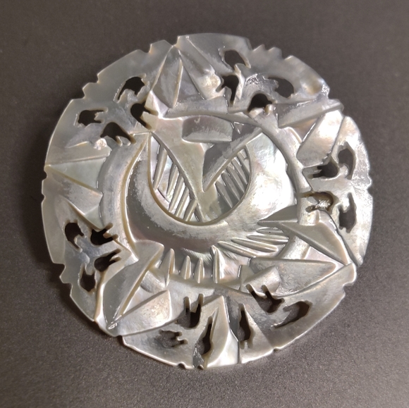 Vintage Bethlehem Star Hand Carved Mother of Pearl Pin - Picture 2 of 10